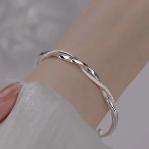NWT 925 Sterling Silver Möbius Nail Sand Cuff Bracelet
